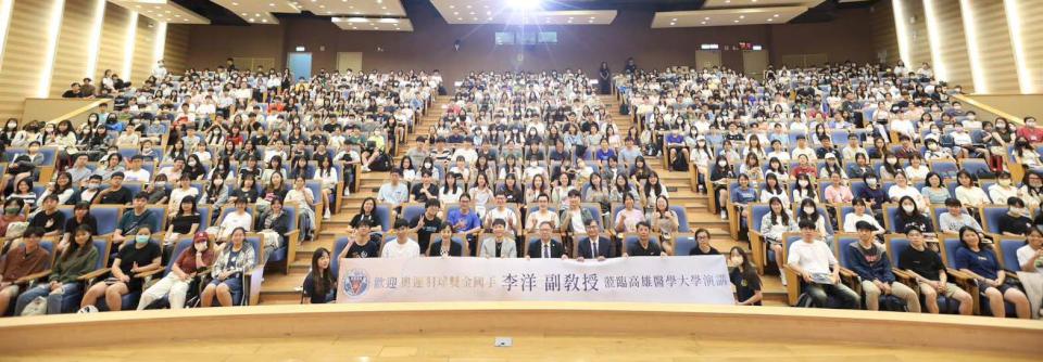 兩屆奧運羽球男雙金牌李洋受邀高醫大專講 期勉青年堅持勇敢逐夢