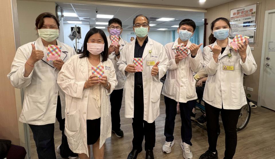 高市岡山秀傳醫院贈同仁動電源 提前賀勞動節