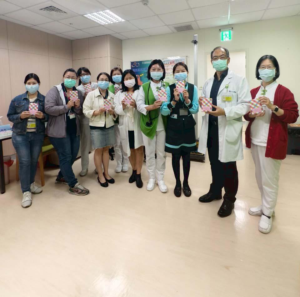 高市岡山秀傳醫院贈同仁動電源 提前賀勞動節