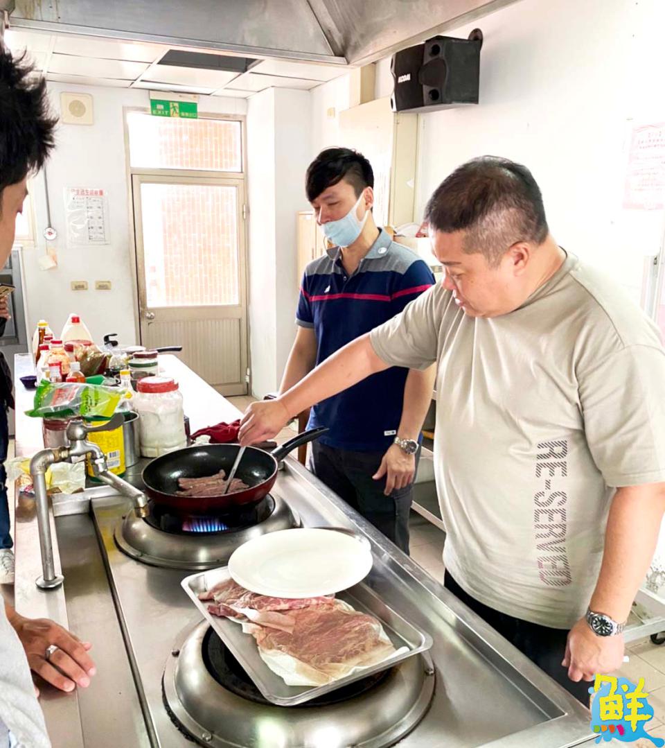實現夢想永遠不嫌晚 劉錦煌 掌握遊歷多年的經驗 二呆主廚也能有一片天