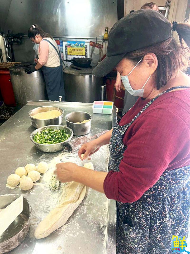 老鄉就愛這一味!老鄉碳烤燒餅 缸爐木碳烘烤 撲鼻香氣讓人欲罷不能