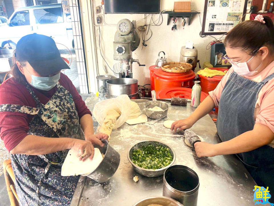老鄉就愛這一味!老鄉碳烤燒餅 缸爐木碳烘烤 撲鼻香氣讓人欲罷不能