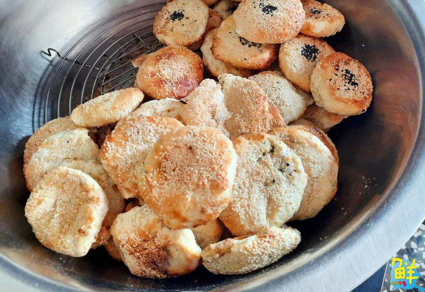 老鄉就愛這一味!老鄉碳烤燒餅 缸爐木碳烘烤 撲鼻香氣讓人欲罷不能