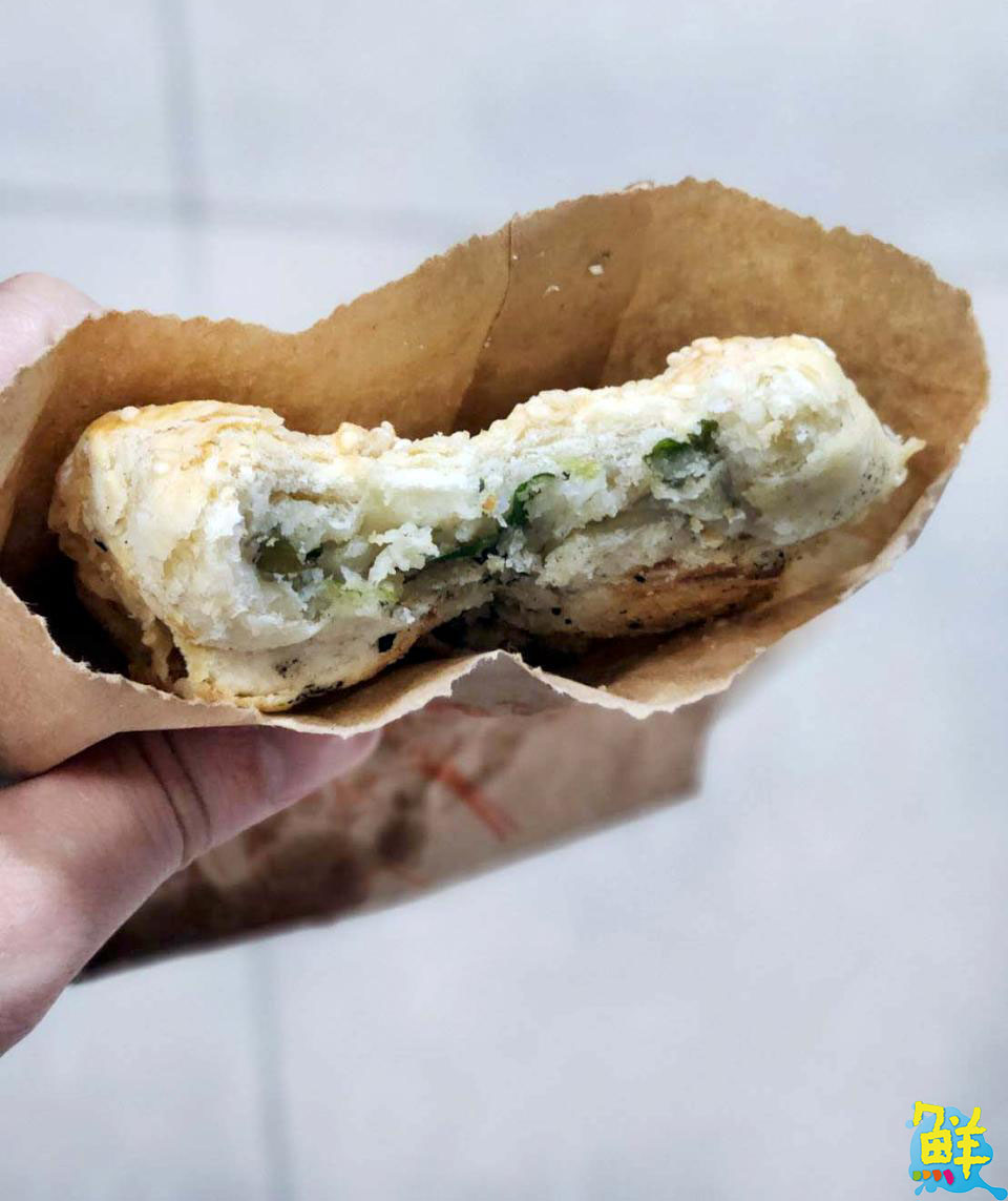 老鄉就愛這一味!老鄉碳烤燒餅 缸爐木碳烘烤 撲鼻香氣讓人欲罷不能