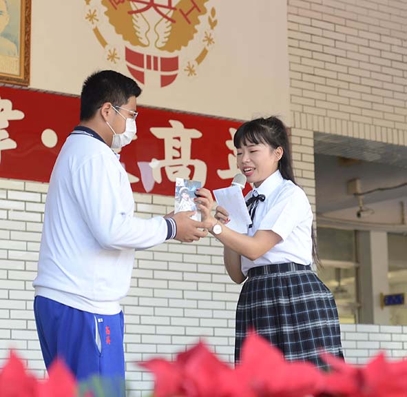 高市高英工商創校52週年 趣味競賽結合高英之星社團發表熱鬧慶祝