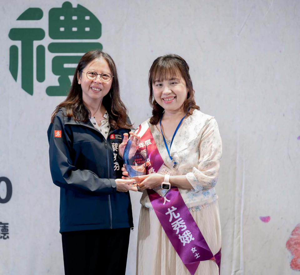 社會局無障礙之家保育員尤秀娥 榮膺中華民國啟智協會114年身障機構育智獎
