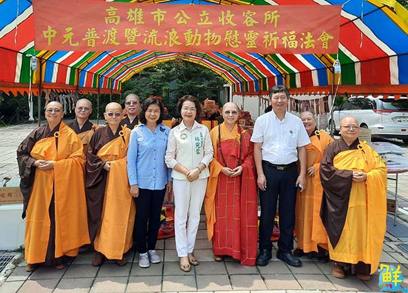 高市農業局動保處中元普渡慰靈法會 備妥牲禮、貓狗零食誦經祈福