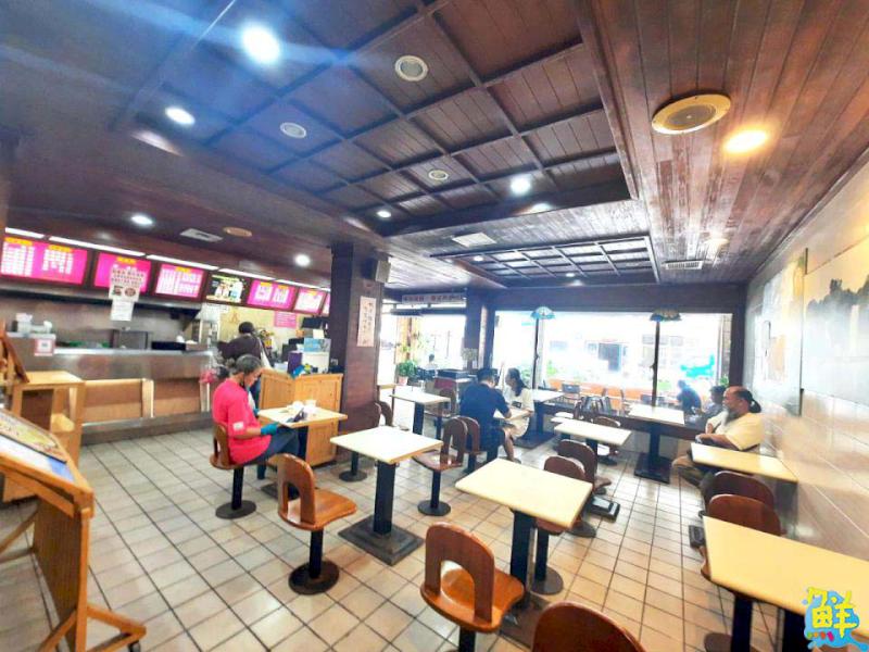 念念不忘的在地美食指標 「諭泉紅茶豆乳創始店」 從早到晚都陪伴著您