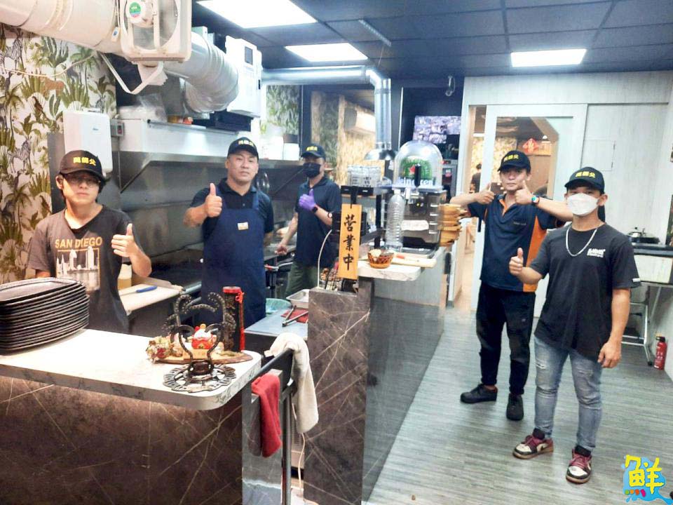 創意牛排天花板 萬師父牛排 震撼您的視覺與味覺感受