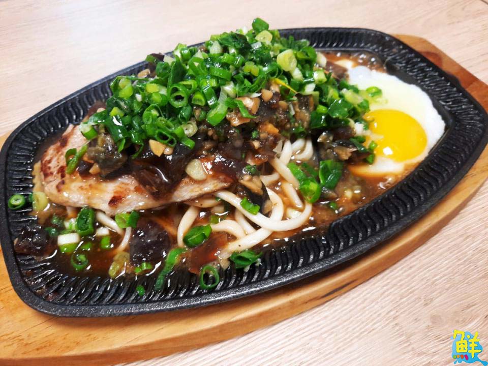 創意牛排天花板 萬師父牛排 震撼您的視覺與味覺感受