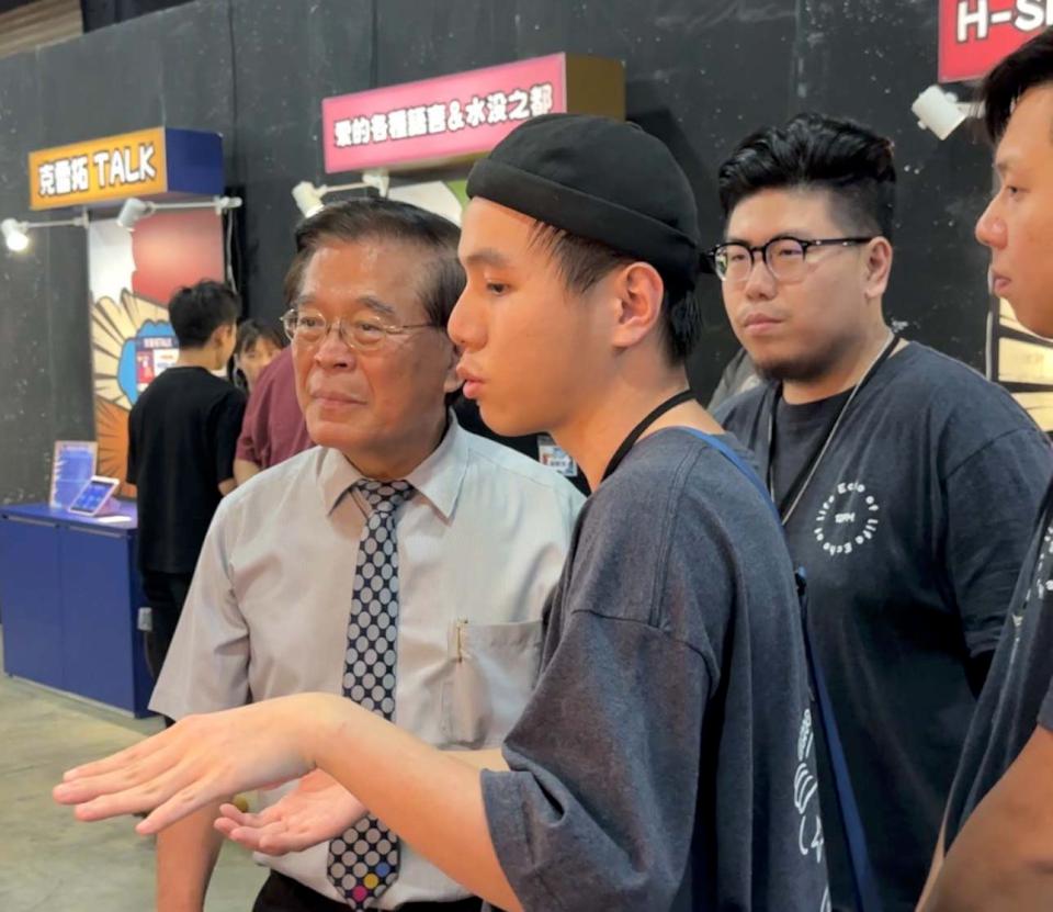 義大大傳系110級畢展「彗生彗影」 17 組紀錄、劇情片、影片官網經營等秀學習成果