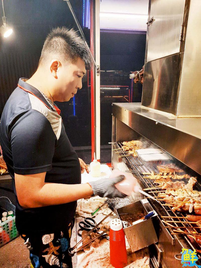 最專業的行動烤肉餐車 王牌碳烤     碳烤界的王牌！達人到府服務烤給你吃
