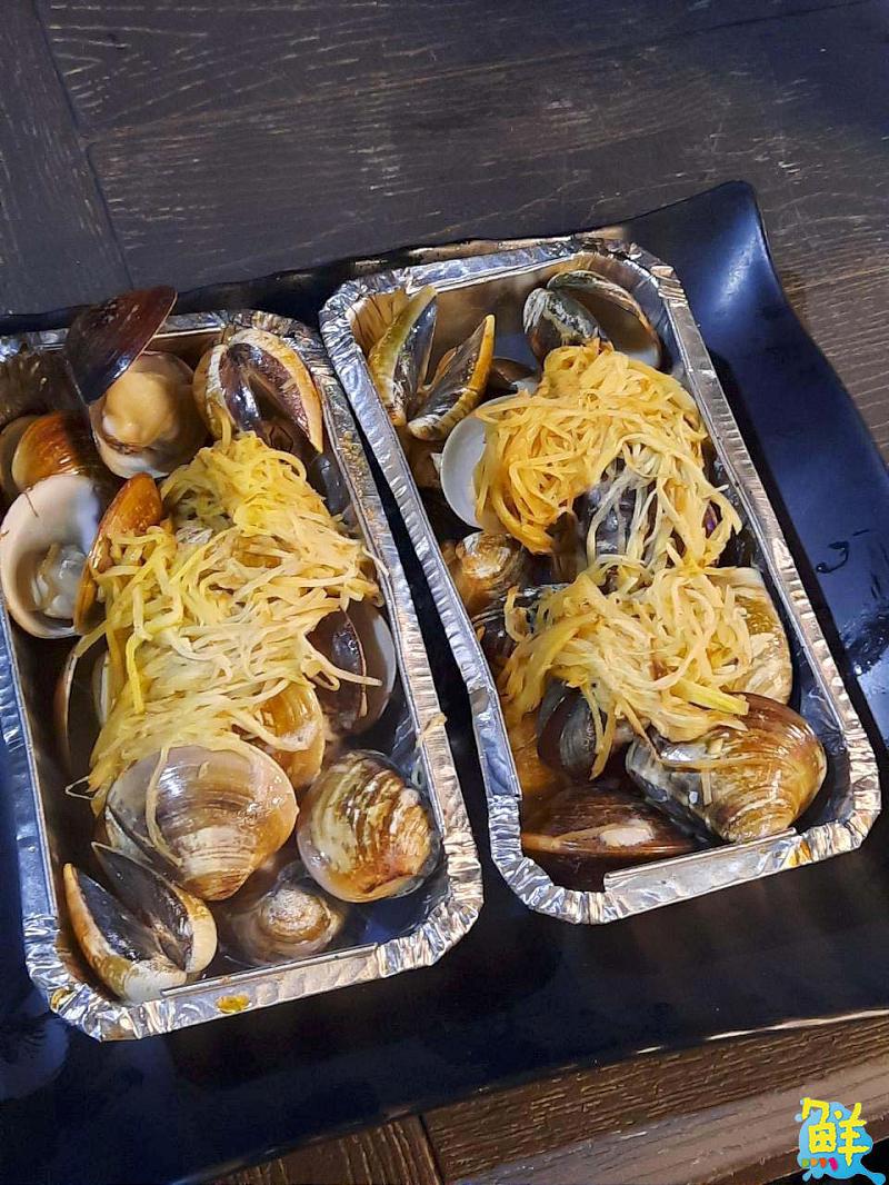 最專業的行動烤肉餐車 王牌碳烤     碳烤界的王牌！達人到府服務烤給你吃