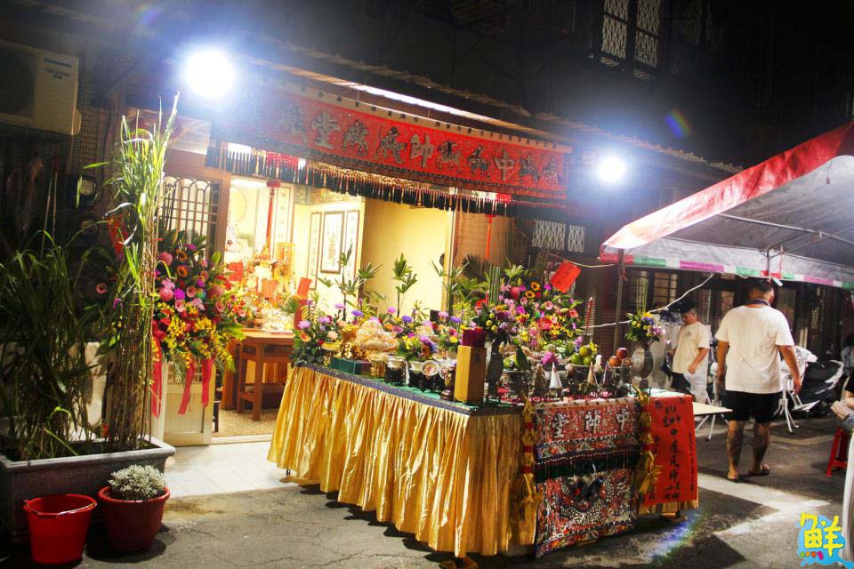 最專業的行動烤肉餐車 王牌碳烤     碳烤界的王牌！達人到府服務烤給你吃