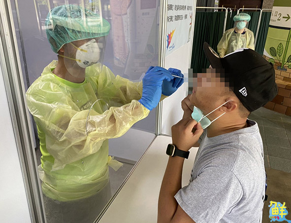 小港醫院進駐高雄航空站 設置快篩站助飛往離島旅客採檢