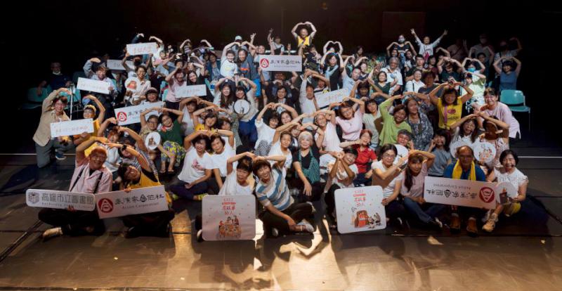 高市圖112年暑假續推青銀共作戲劇工作坊 三民分館秀肢體語言展成果