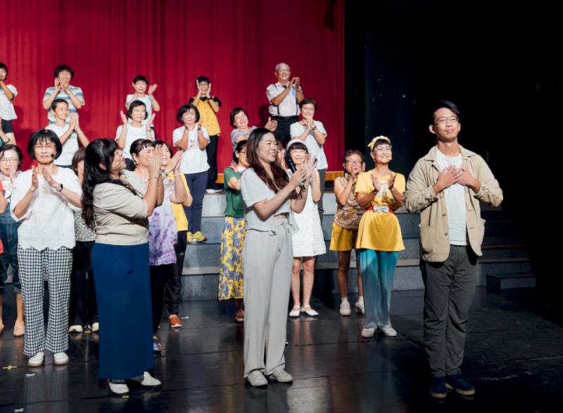 高市圖112年暑假續推青銀共作戲劇工作坊 三民分館秀肢體語言展成果