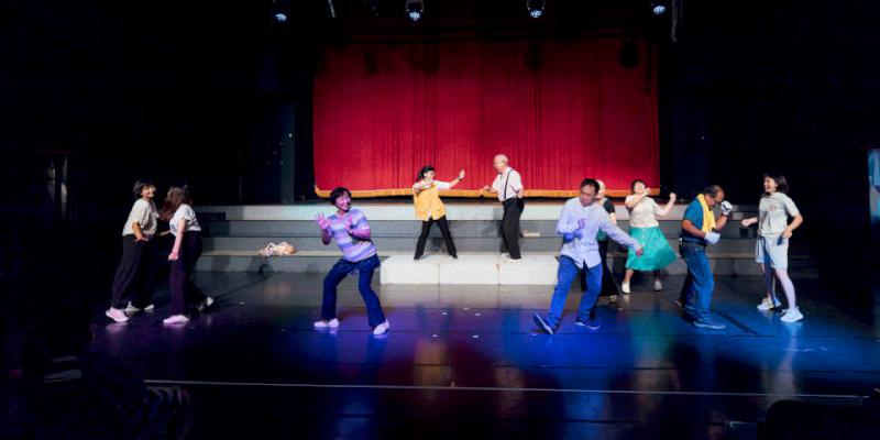 高市圖112年暑假續推青銀共作戲劇工作坊 三民分館秀肢體語言展成果