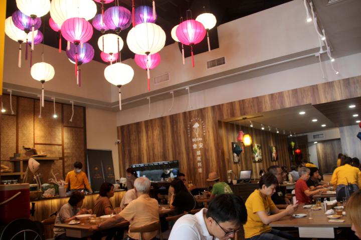 肯信集團會安越南料理進駐高市鳳山區 主廚推薦越式名菜甜點飲品等你品嘗