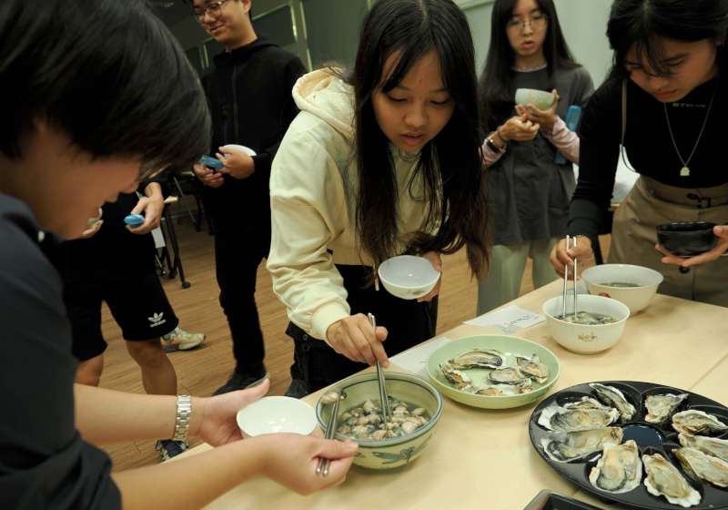 中山大學海味台灣前線工作人員活動 印象海味微學程修課生五感體驗認識養殖業