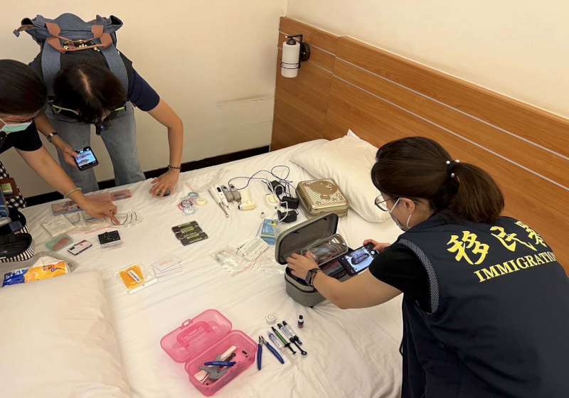 印尼女移工違法兼差牙齒矯正及醫美 移民署高市專勤隊會同衛生局稽查扣證物送辦