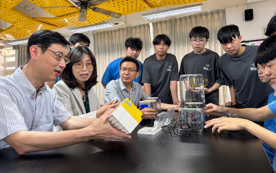 高大余進忠、楠梓高中蘇文健設計實作課程 引導學生探索半導體製程核心技術