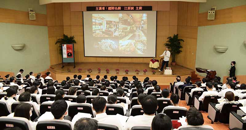 華人名廚江振誠受邀中山工商專講 期勉學生秉持熱情、耐性、恆毅力勇敢逐夢