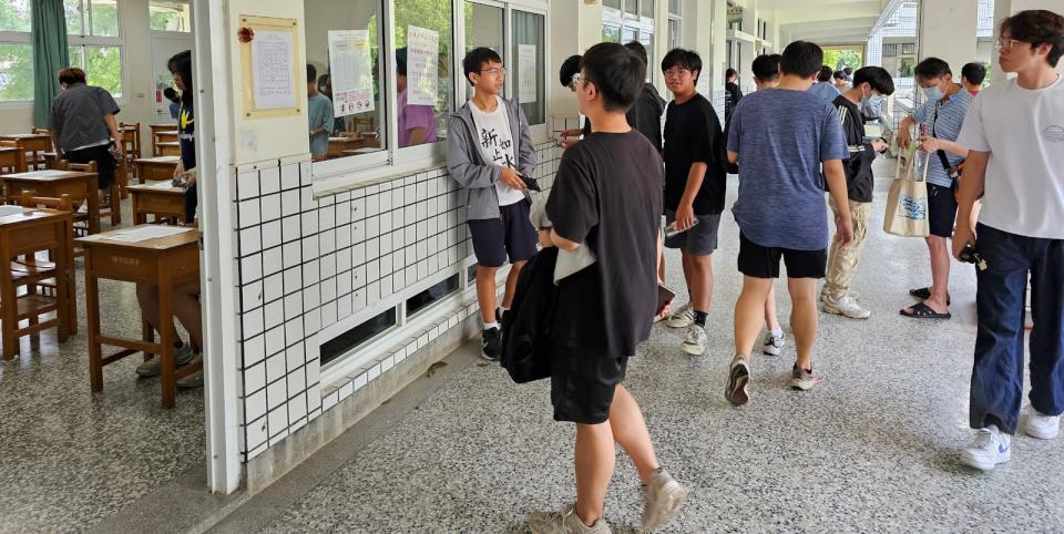 114學年度分科測驗高雄三考區首日131人缺考 高大校長陳啓仁慰勉試務人員辛勞