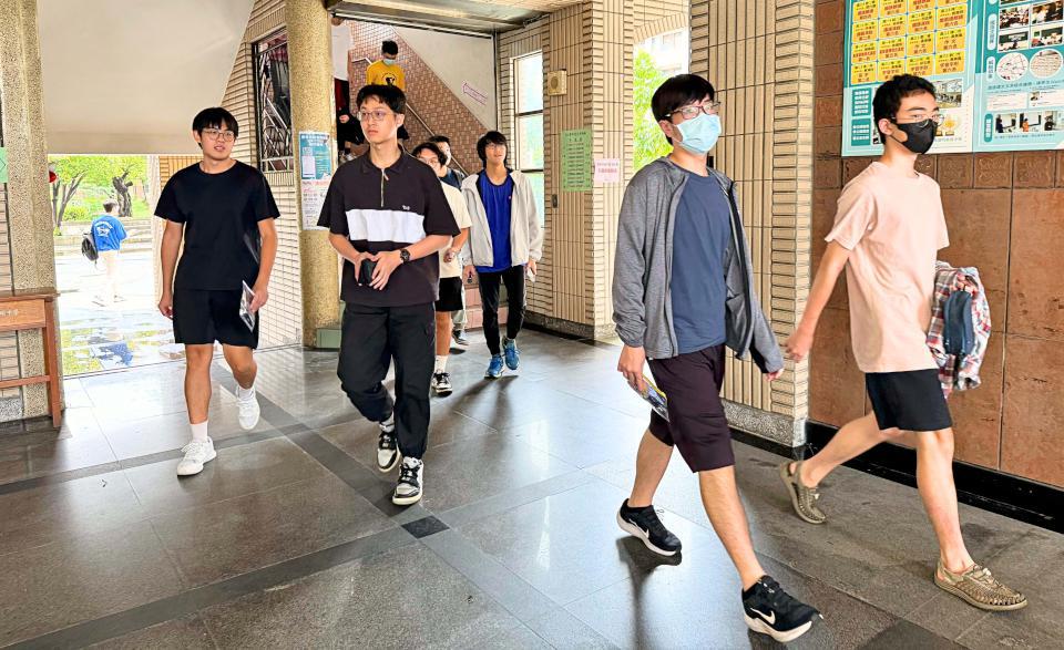 114學年度分科測驗高雄三考區首日131人缺考 高大校長陳啓仁慰勉試務人員辛勞