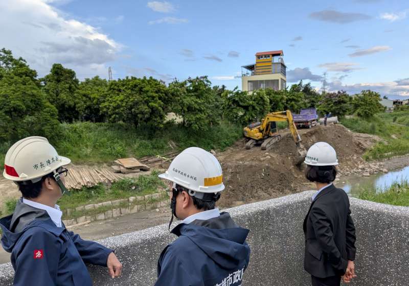 丹娜絲颱風逼近  陳其邁市長邀集和山里長勘查大樹和山光電場防汛措施