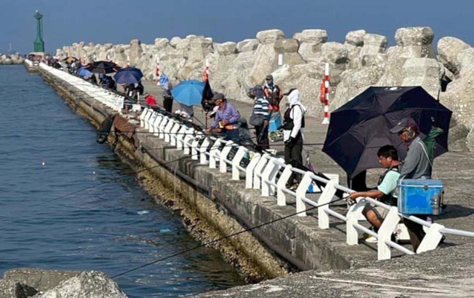 臺灣港務延長開放高雄港第一港口北防波堤垂釣區 籲請遵守須知維自身安全