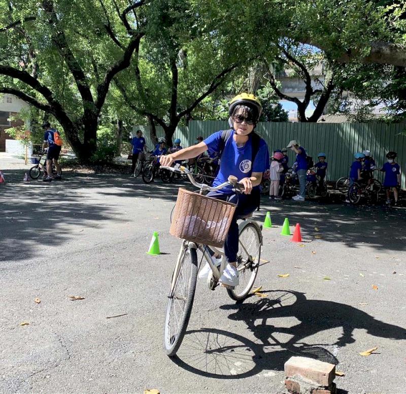 深水國小第二屆自行車安全駕訓 學生完成三部曲計畫開心領駕照