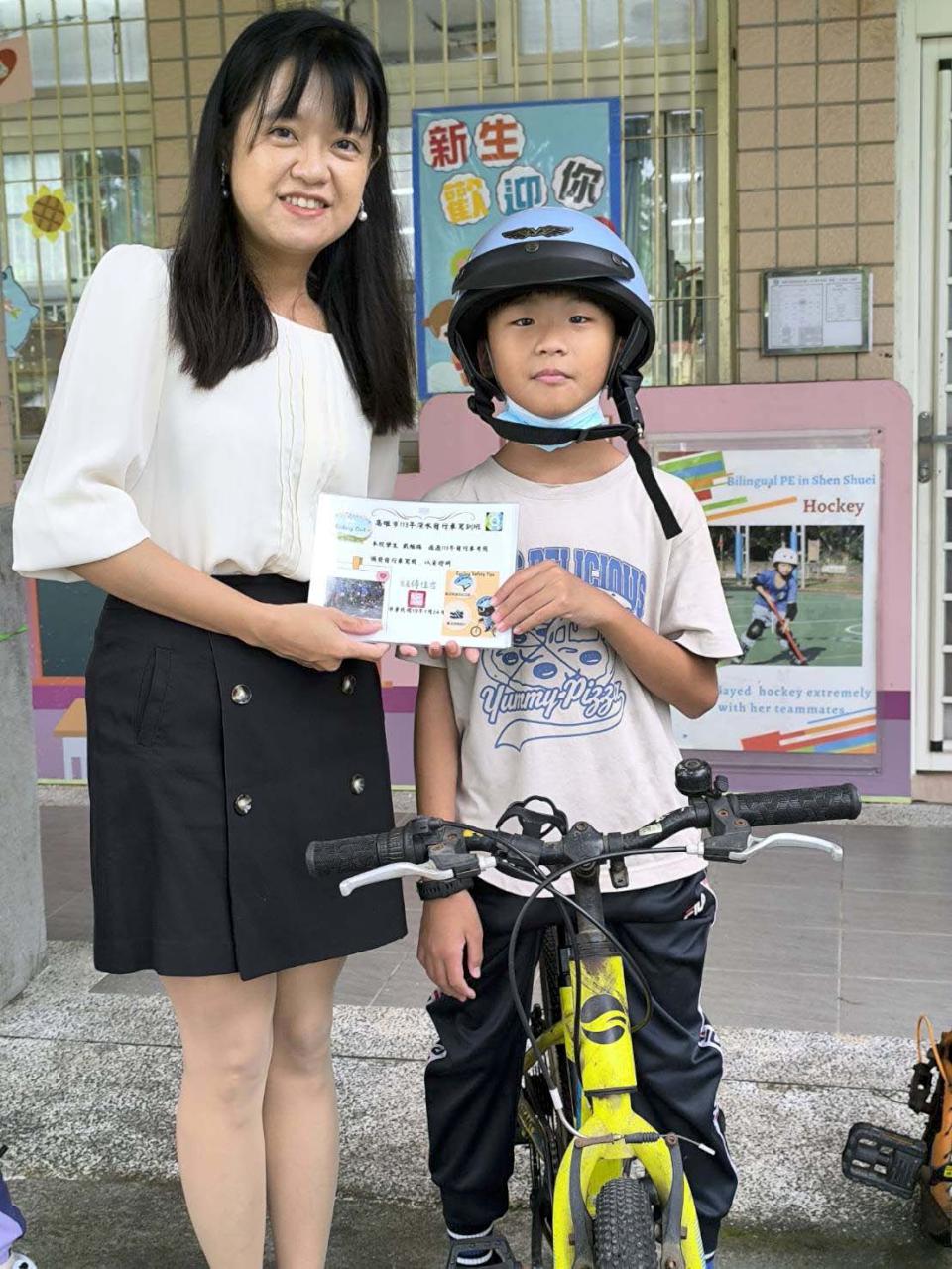 深水國小第二屆自行車安全駕訓 學生完成三部曲計畫開心領駕照