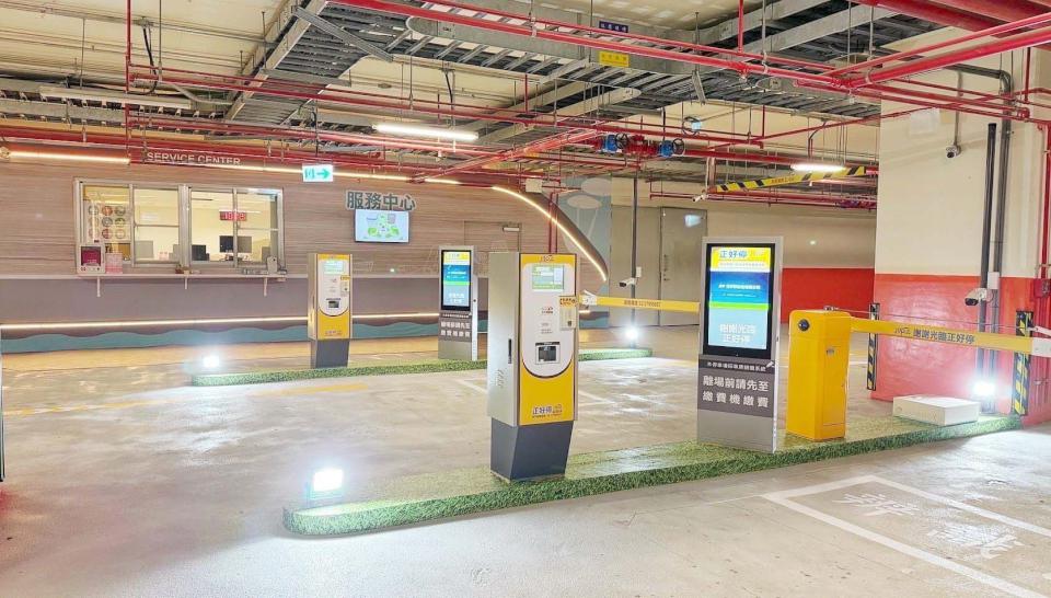 台鐵高雄車站南側地下停車場1 月24 日啟用 可容納669輛汽車、253輛機車