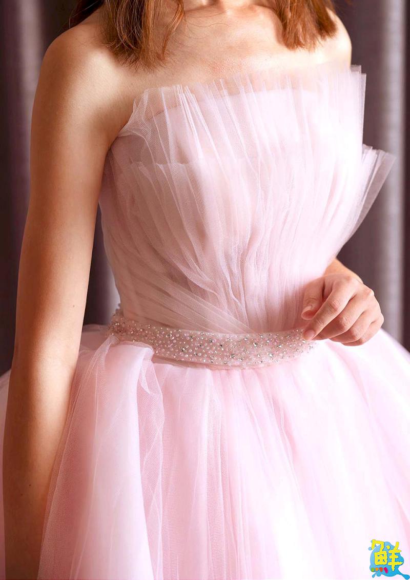 陪您步入紅毯的溫柔同行者 艾絲特手工婚紗 為每一位新娘 縫製屬於她的星光