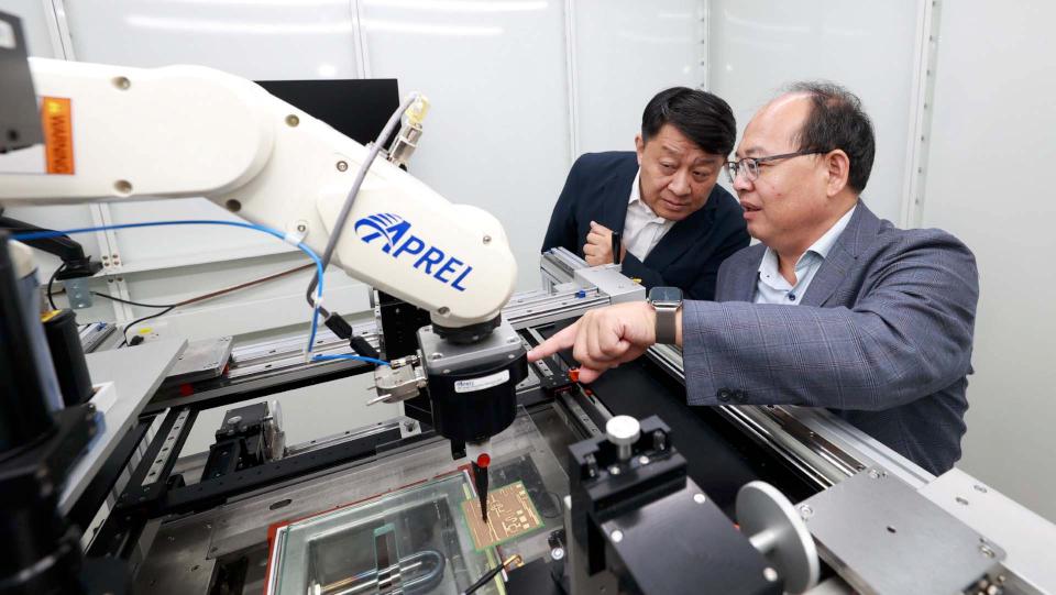 高大攜手產業推半導體學人才培育計畫 整合8系所資源規劃必選修課程授予證書