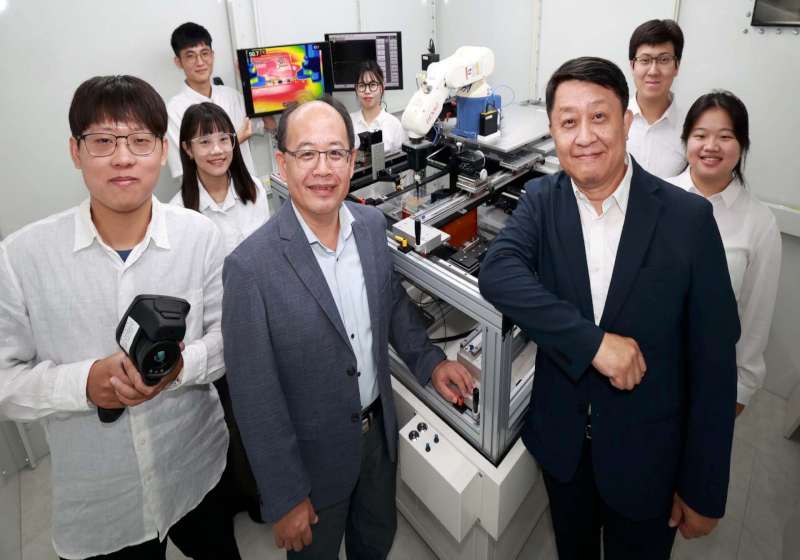 高大攜手產業推半導體學人才培育計畫 整合8系所資源規劃必選修課程授予證書