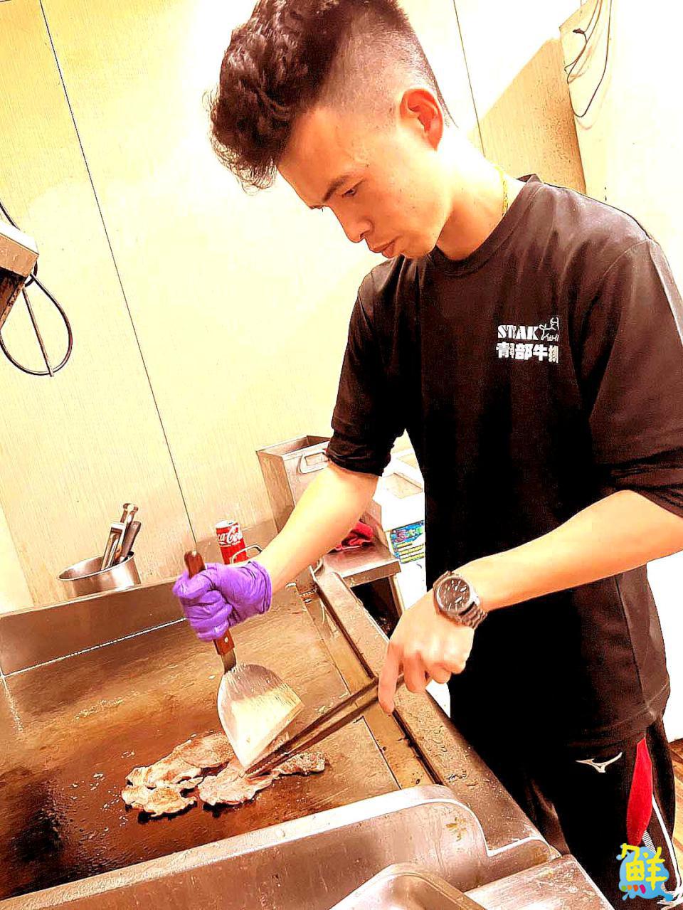 牛排控的最愛! 楠梓火紅新寵兒 青春部牛排 物超所值無可挑剔