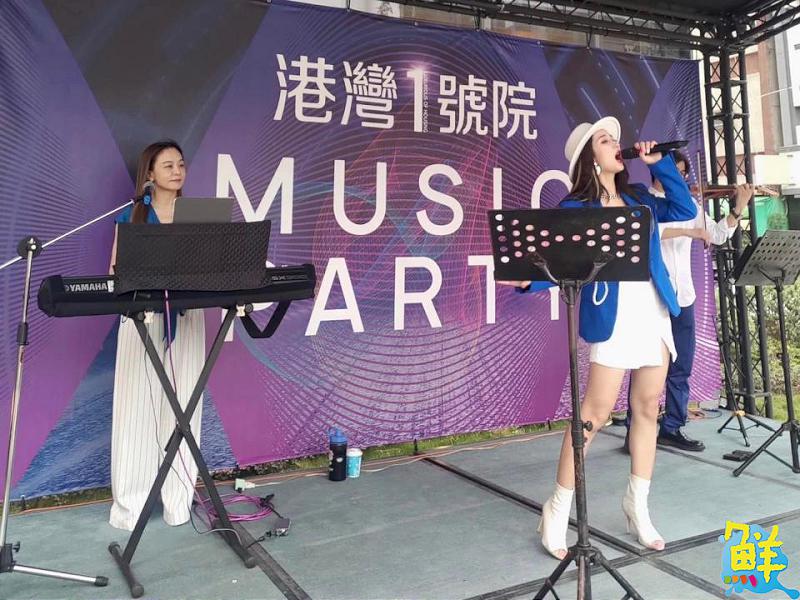 熱愛舞台  黃子萌(Momo)   透過音樂拉近你我距離  傳遞喜樂分享愛與希望
