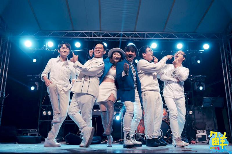 熱愛舞台  黃子萌(Momo)   透過音樂拉近你我距離  傳遞喜樂分享愛與希望