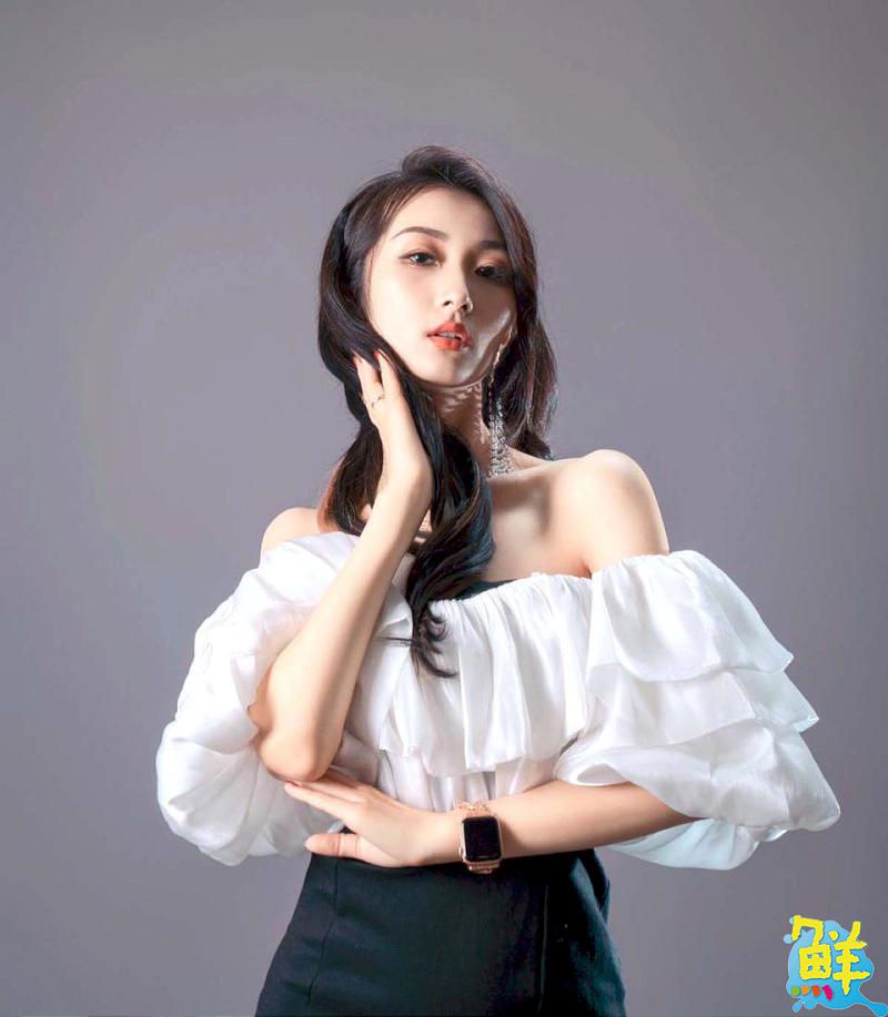 熱愛舞台  黃子萌(Momo)   透過音樂拉近你我距離  傳遞喜樂分享愛與希望