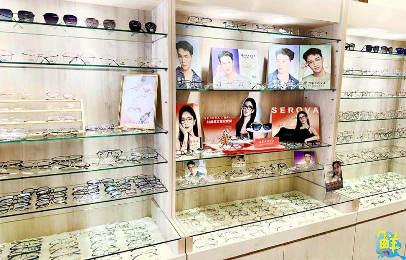 眼鏡達人親自為您服務! 晨昕眼鏡河堤社區配鏡新焦點