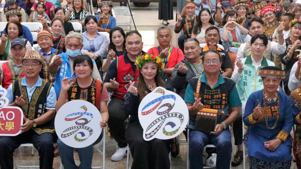 燃燒生命灼亮藝術 查馬克高富村木雕藝術展溫馨開展