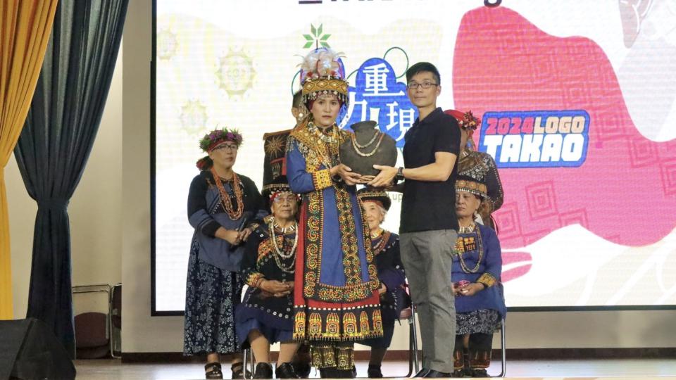 燃燒生命灼亮藝術 查馬克高富村木雕藝術展溫馨開展