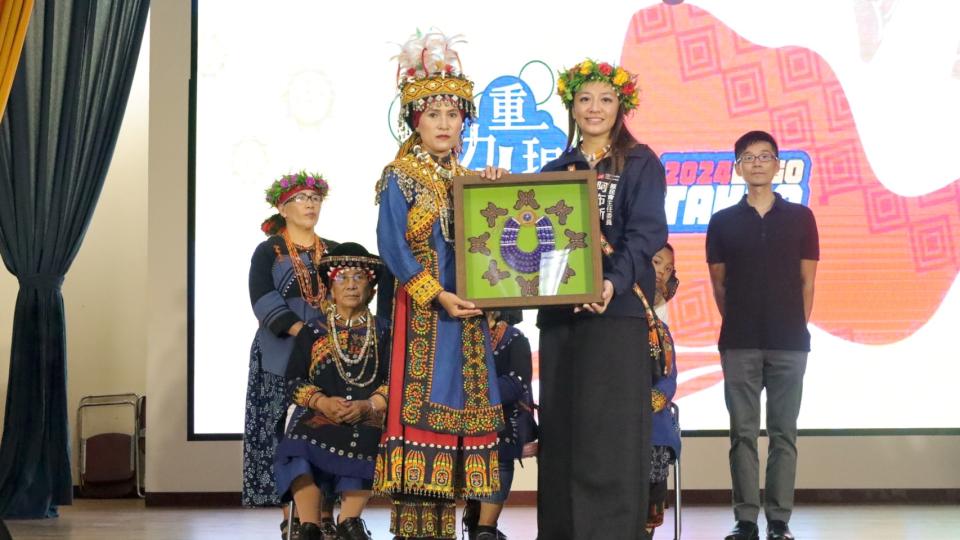 燃燒生命灼亮藝術 查馬克高富村木雕藝術展溫馨開展