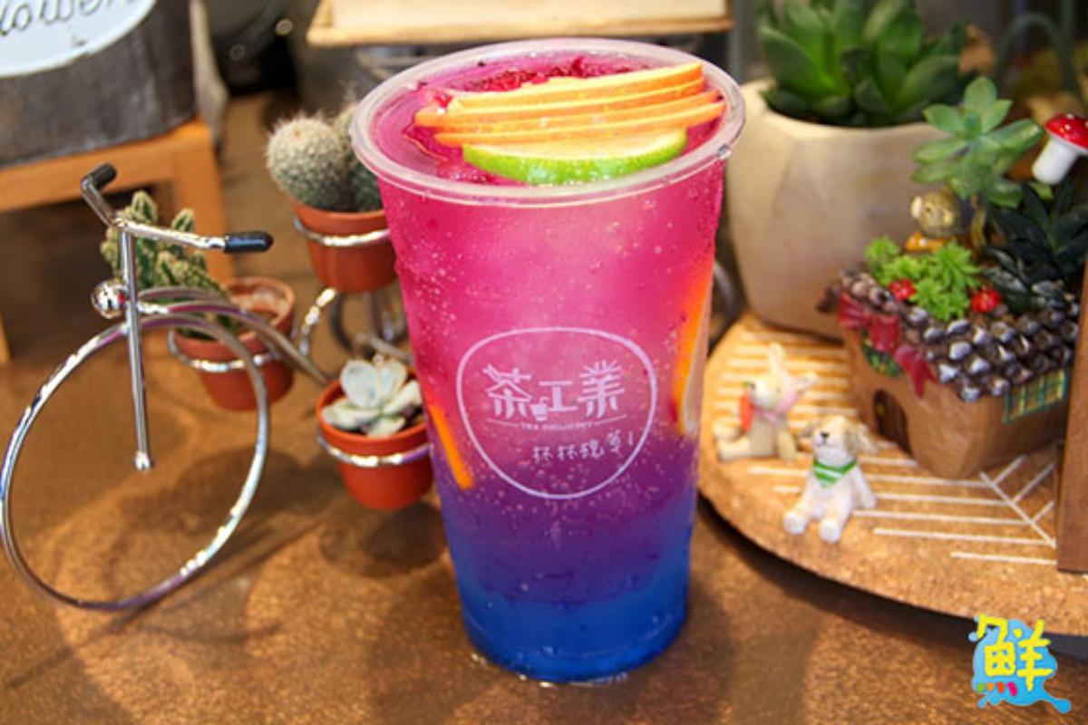 【茶工業-瑞隆店】跟著少女喝飲料~ 超療癒氣泡飲好夢幻 跟風黑糖鮮奶熱潮!QQ黑糖波霸鮮奶發燒中