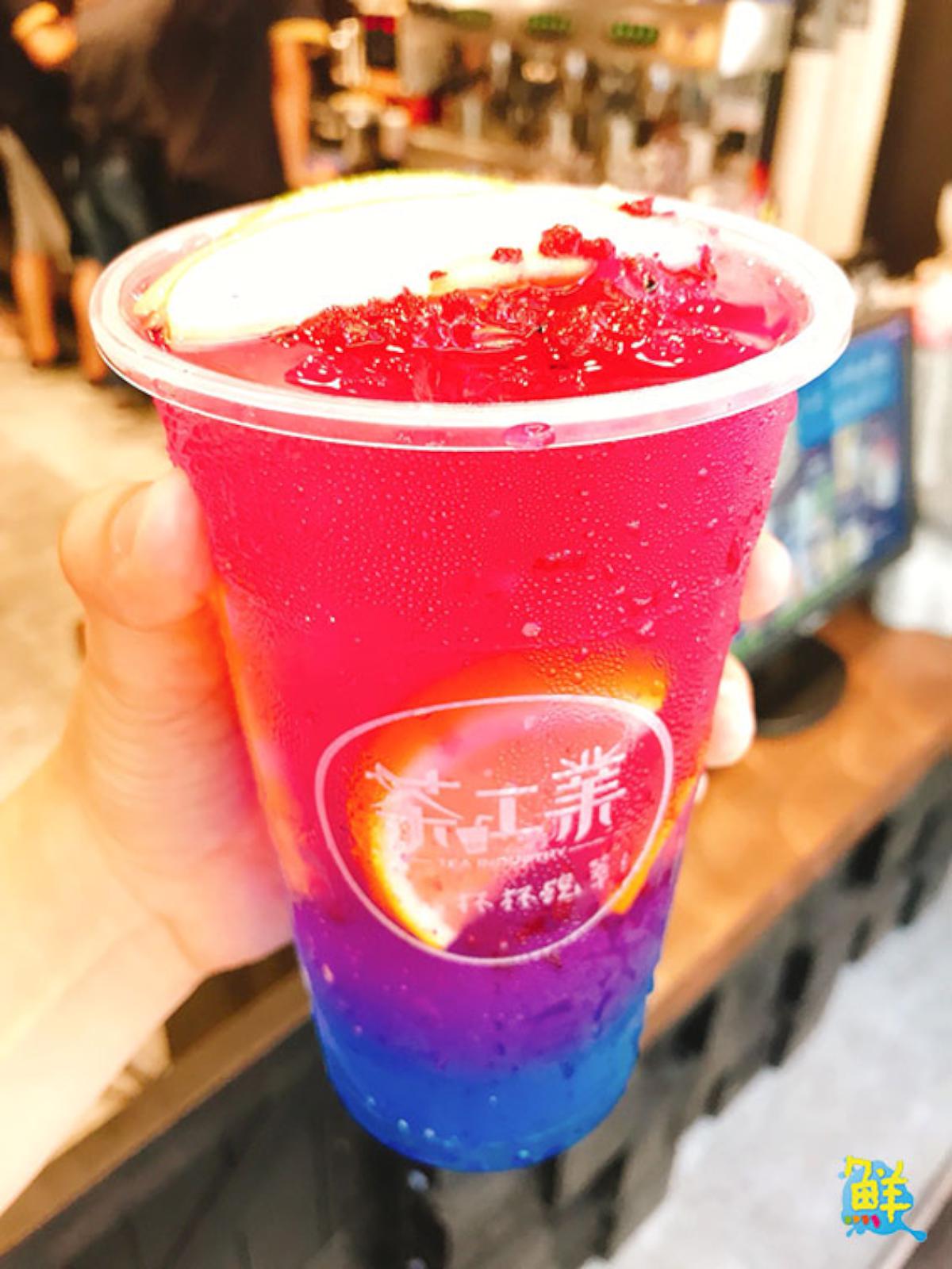 【茶工業-瑞隆店】跟著少女喝飲料~ 超療癒氣泡飲好夢幻 跟風黑糖鮮奶熱潮!QQ黑糖波霸鮮奶發燒中