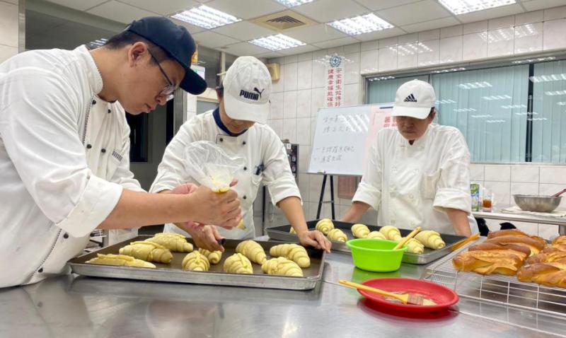 高英工商112年暑假校務暨教師專業精進研習 各科禮聘專家助教師強化教學力