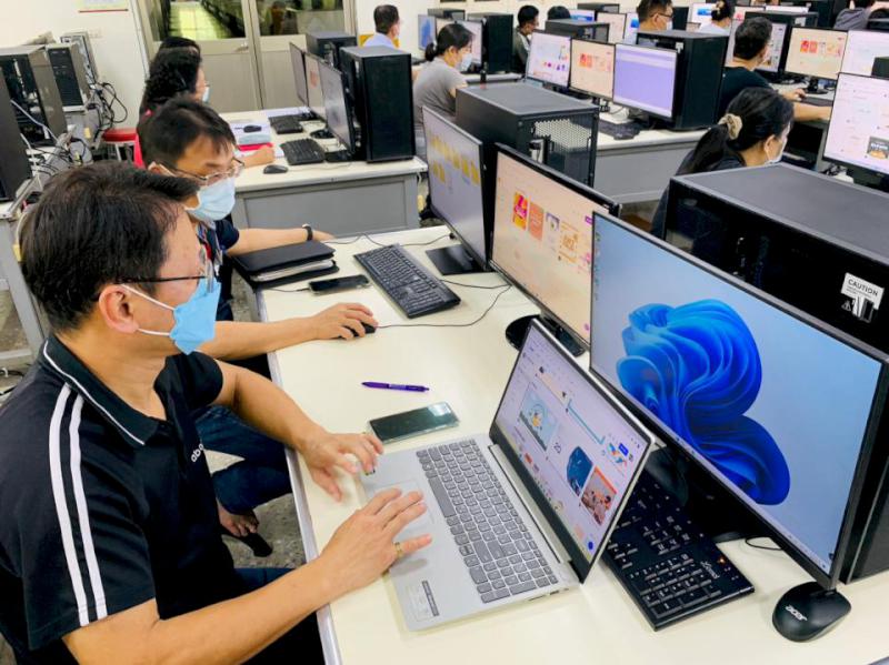 高英工商112年暑假校務暨教師專業精進研習 各科禮聘專家助教師強化教學力