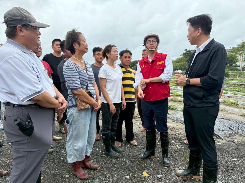 中颱丹娜絲致高市農損逾4400萬元 陳其邁訪視災損供貨指示主管機關加速核定補助